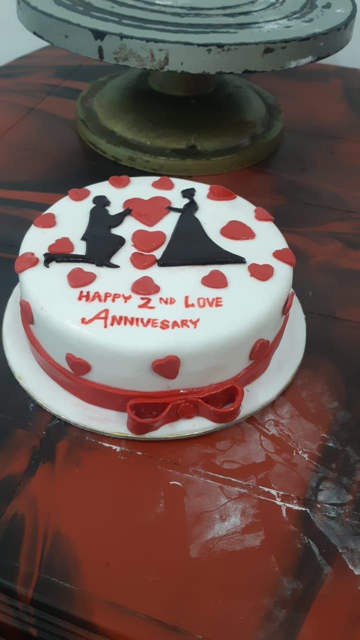Wonder Cakes by Supriya U - Anniversary Cake for a lovely Couple.... Simple  yet elegant design cake for special anniversary celebration 🥳 Classic  vanilla with chocolate delight flavor For order, whatsapp 8286648221 #