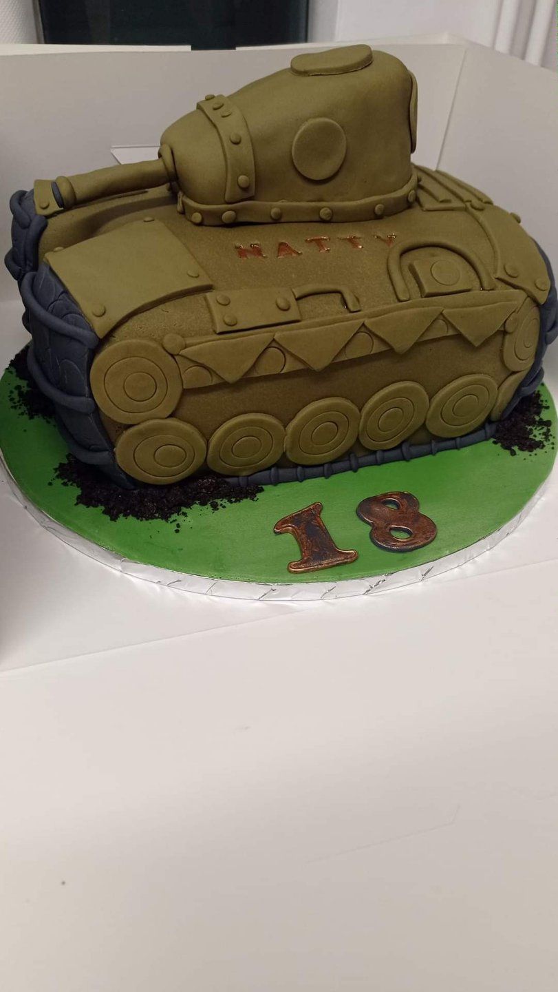 Thomas Tank cake 9