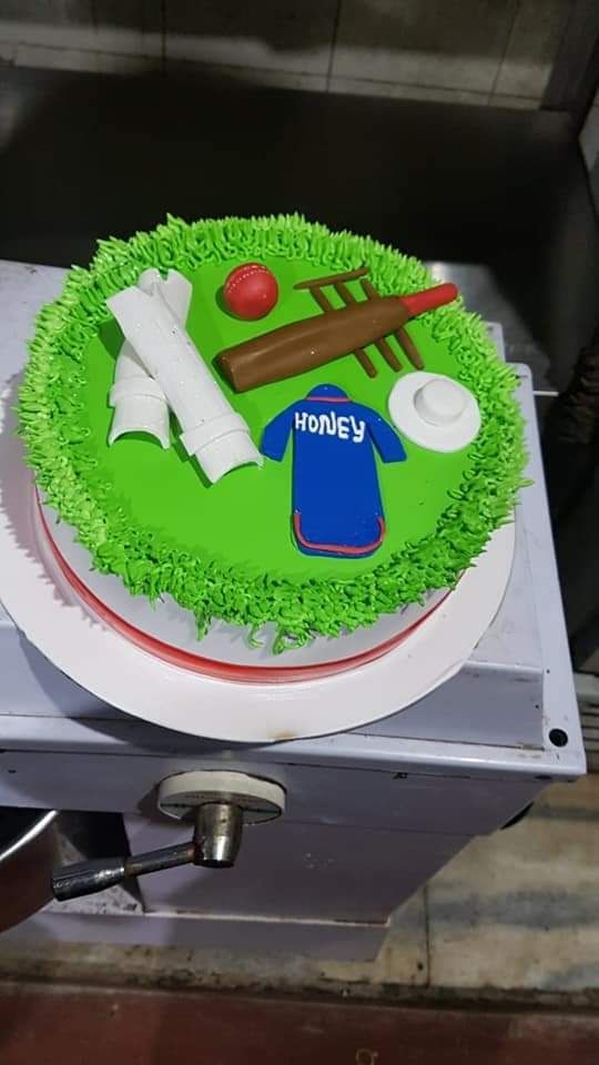 Cricket Cake | Send Online Cricket Pitch Fondant Cake | M&H Bakery