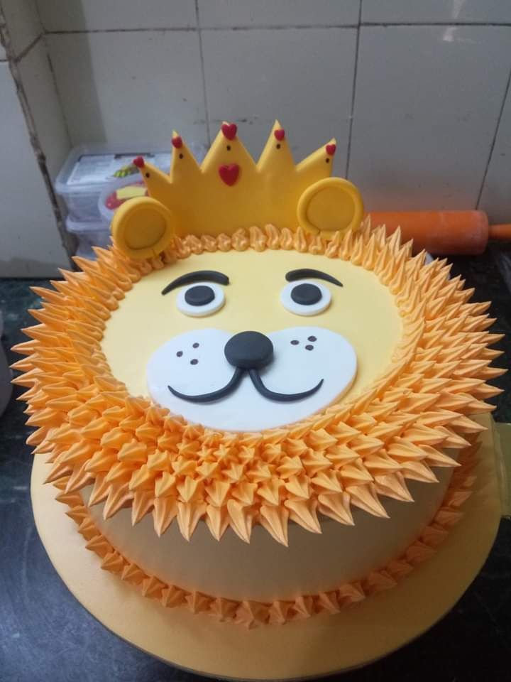 Lion Cake - Decorated Cake by Lydia Evans - CakesDecor