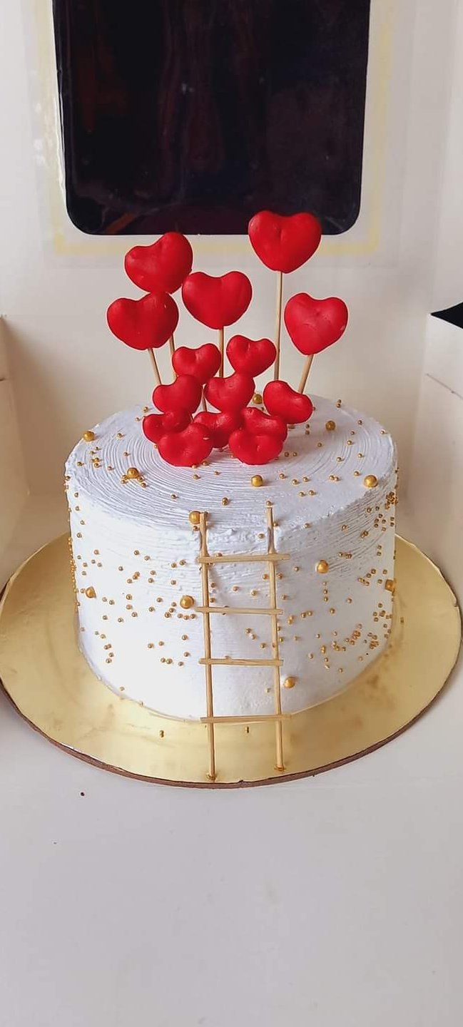 THE URBAN MONARCH: 1 Year Wedding Anniversary Cake Tradition | Happy anniversary  cakes, Anniversary cake designs, Marriage anniversary cake
