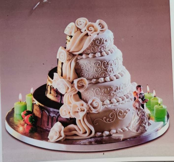 1st Anniversary Cake Ideas. Beautiful anniversary cake ideas to… | by MFG-  MyFlowerGift | Medium