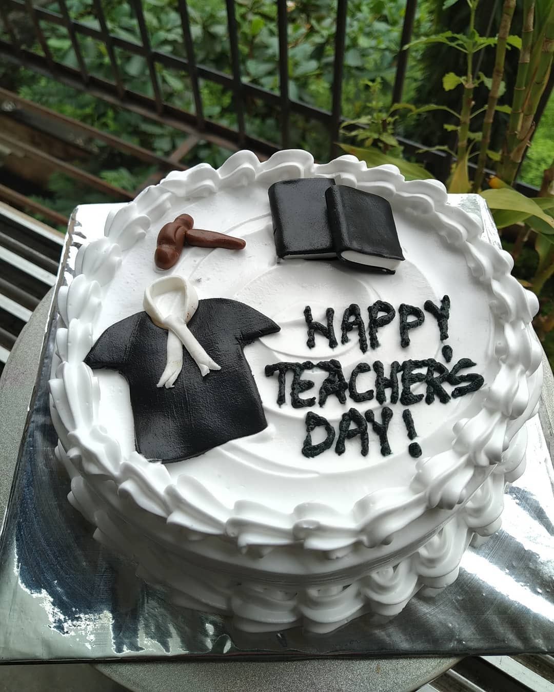 Order Teachers Day Chocolate Cream Cake, Buy and Send Teachers Day  Chocolate Cream Cake Online - OgdMart