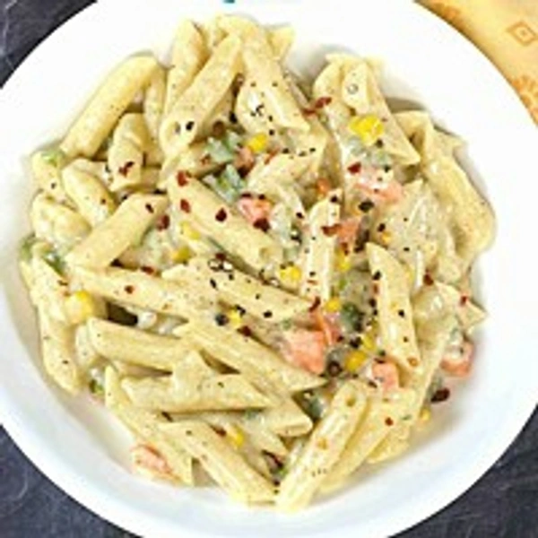 Creamy White Sauce Pasta: Veg