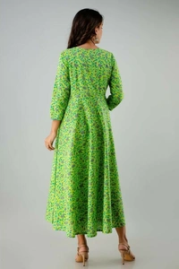 Women Printed Cotton Floral Kurta - S, Green