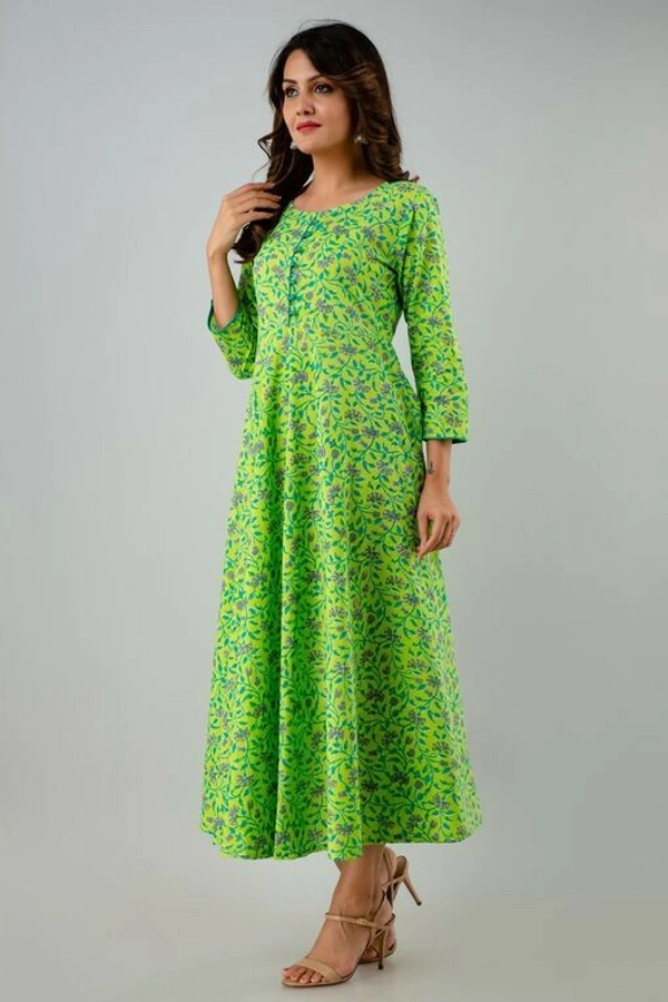 Women Printed Cotton Floral Kurta - M, Green