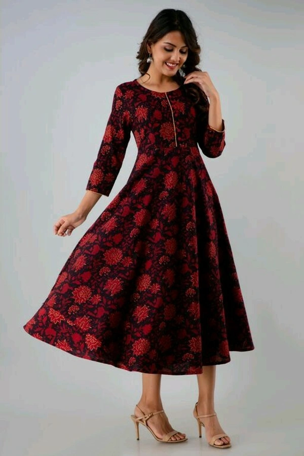 Women Printed Cotton Floral Kurta - S, Black