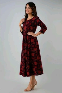 Women Printed Cotton Floral Kurta - S, Black