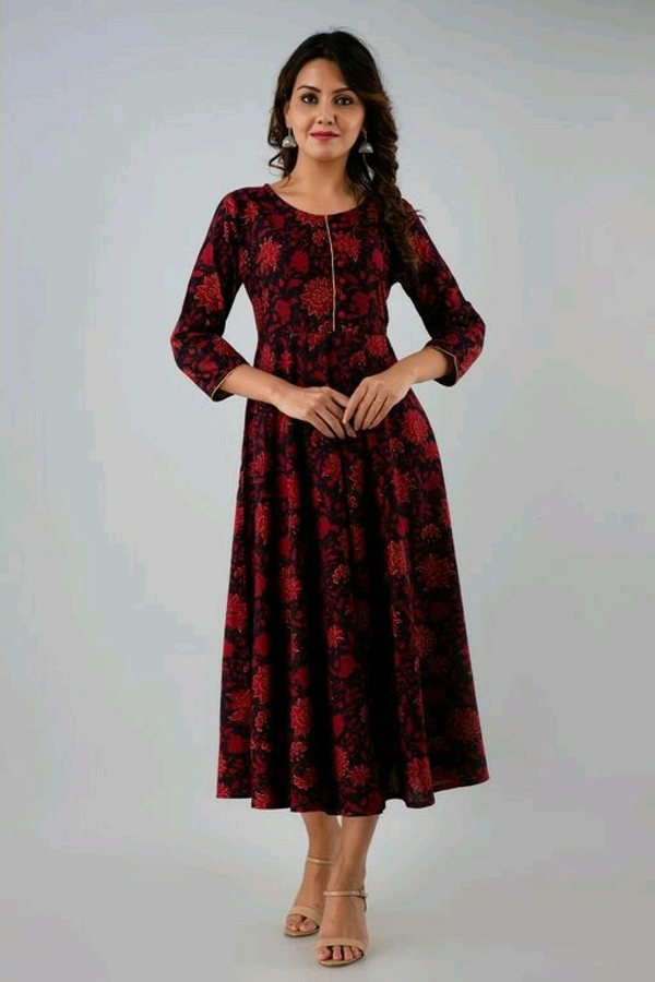 Women Printed Cotton Floral Kurta - S, Black