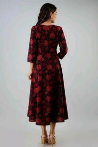 Women Printed Cotton Floral Kurta - S, Black