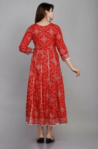 Women Printed Rayon Floral Kurta - M, Red