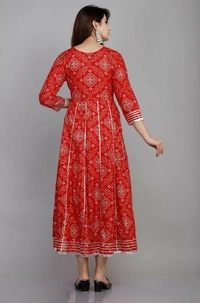 Women Printed Rayon Floral Kurta - M, Red