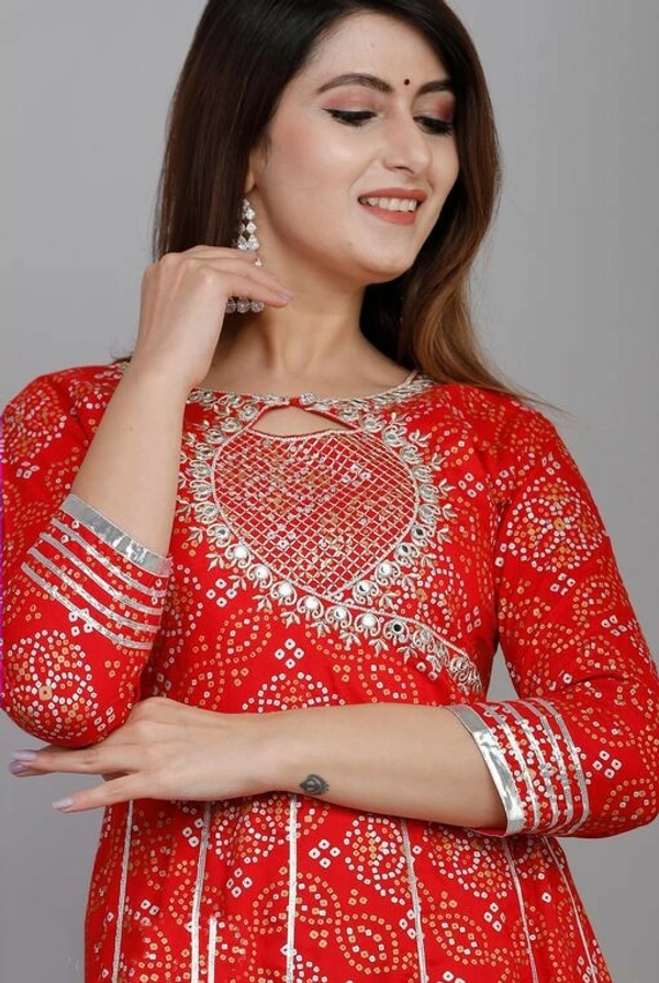 Women Printed Rayon Floral Kurta - M, Red