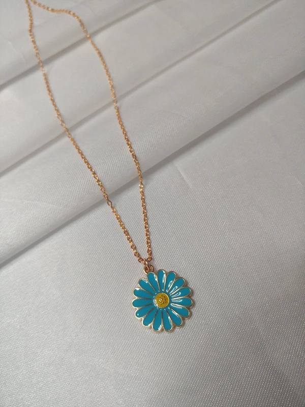 Daisy Blue Charm