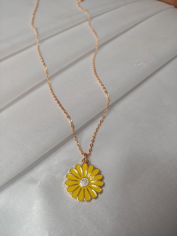 Daisy Charm Chain- Yellow