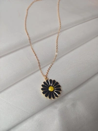 Black Daisy Charm Chain With Chain