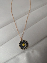 Black Daisy Charm Chain With Chain