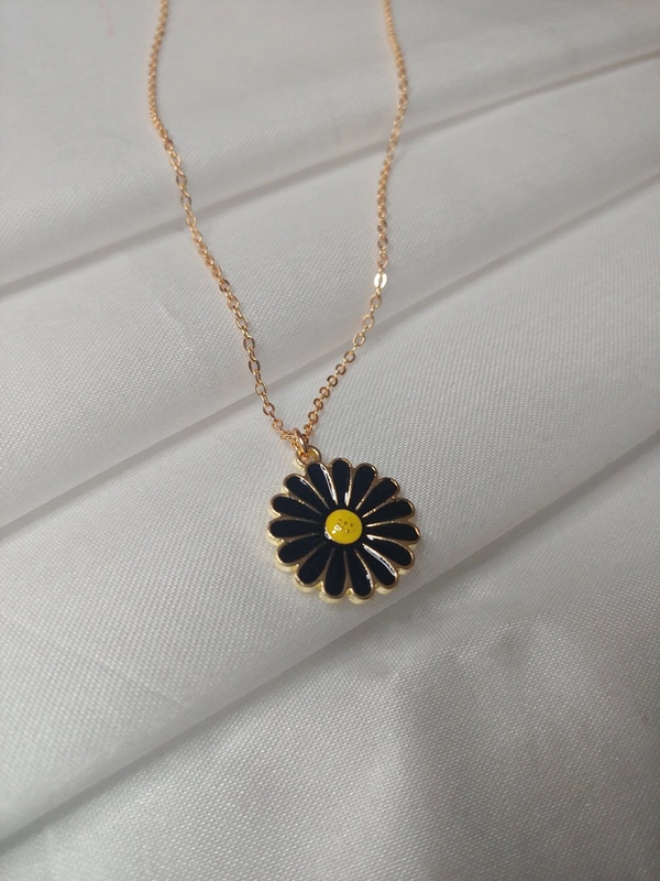 Black Daisy Charm Chain With Chain