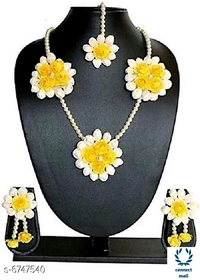 Trendy Floral Bridal Jewellery  Set with mangtika for Women - Red