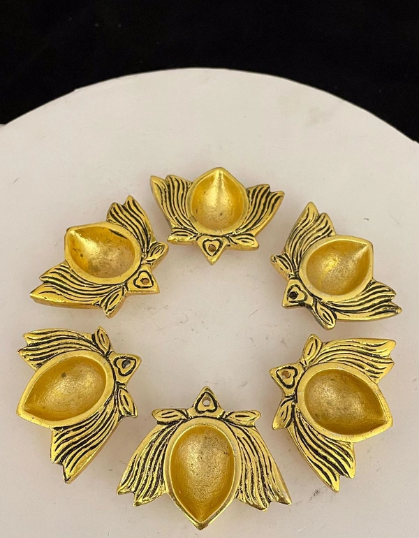 Brass Lotus Diya set of 6/ Brass oil  lamp/ Diya For Puja/ Temple and Home Decor  / Lakshmi  Ganesh  pooja Deepak / kamal shape Diya - Lotus