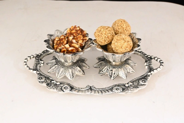 Metal Silver Plated Kamal Shape pair Bowl With Oval Tray Makar Sankriti & Gifting Combo  - 9.5×6×9.5, Oval Tray