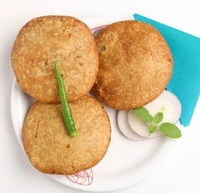Pyaj Kachori (प्याज कचोरी )