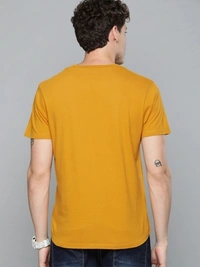 Graphic Print Men Round Neck Gold T-Shirt - L