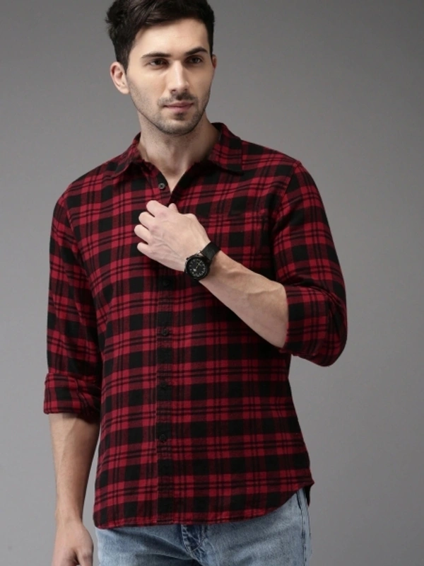 U TURN Men Checkered Casual Black, Red Shirt - S