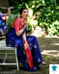 Product Name: *Deasigner Litchi Silk Festival Wear Saree For Womens.*Saree Fabric: Litchi SilkBlouse: Separate Blouse PieceBlouse Fabric: Litchi SilkPattern: Zari WovenBlouse Pattern: Zari WovenMultipack: Single - Free size