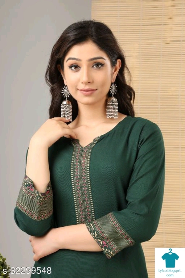 Product Name: *Chitrarekha Petite Kurtis*Fabric: RayonSleeve Length: Three-Quarter SleevesPattern: PrintedCombo of: Single - size- S