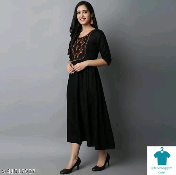 embroidey long kurta*Fabric: RayonSleeve Length: Three-Quarter SleevesPattern: EmbroideredCombo of: Single - colour- Black, size- L