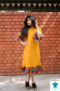Product Name: *Women's Checked Cotton Kurti*Fabric: CottonSleeve Length: Three-Quarter SleevesPattern: CheckedCombo of: Single - size- L, colour- Dark Green
