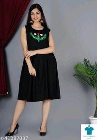 Product Name: *Adrika Alluring Kurtis*Fabric: RayonSleeve Length: Three-Quarter SleevesPattern: PrintedCombo of: Single - size- M