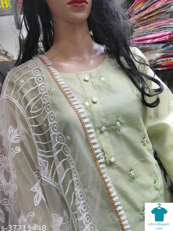 Product Name: *Aakarsha Voguish Women Kurta Sets*Kurta Fabric: Chanderi CottonBottomwear Fabric: Chanderi CottonFabric: NetSleeve Length: Three-Quarter SleevesSet Type: Kurta With Dupatta And BottomwearBottom Type: PantsPattern: EmbroideredMultipack: Single - size- M