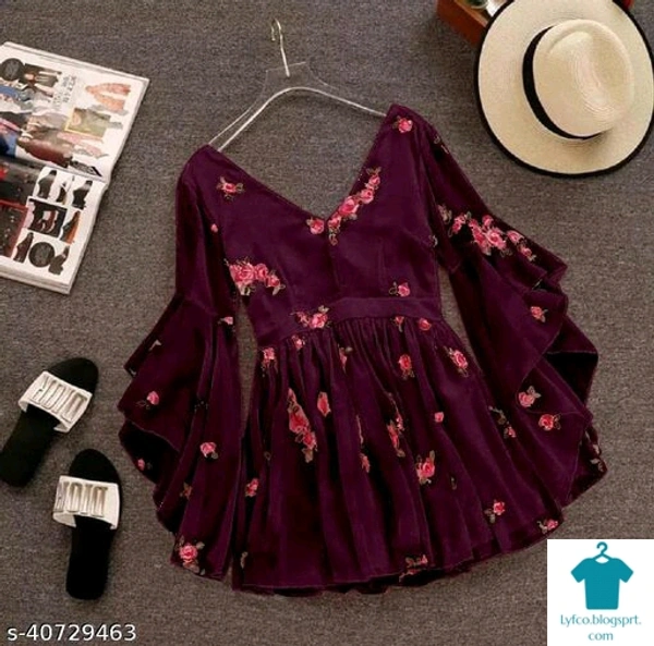 Product Name: *Classic Fashionable Women Tops & Tunics*Fabric: GeorgetteSleeve Length: Three-Quarter SleevesPattern: PrintedMultipack: 1 - size- L