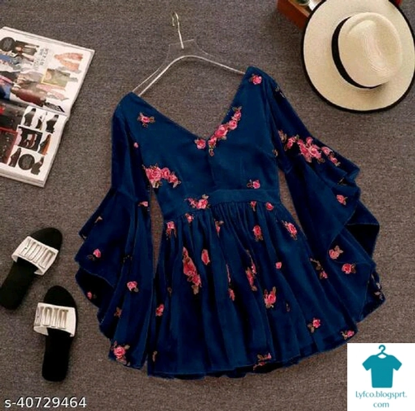 Product Name: *Classic Fashionable Women Tops & Tunics*Fabric: GeorgetteSleeve Length: Three-Quarter SleevesPattern: PrintedMultipack: 1 - size- L