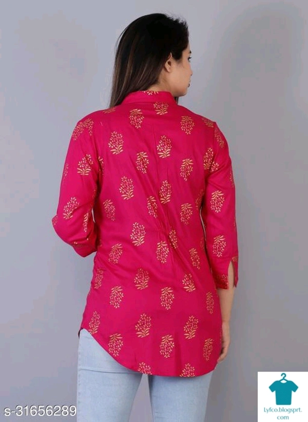 Product Name: *Comfy Ravishing Women Tops & Tunics*Fabric: RayonSleeve Length: Three-Quarter SleevesPattern: PrintedMultipack: 1 - size- M