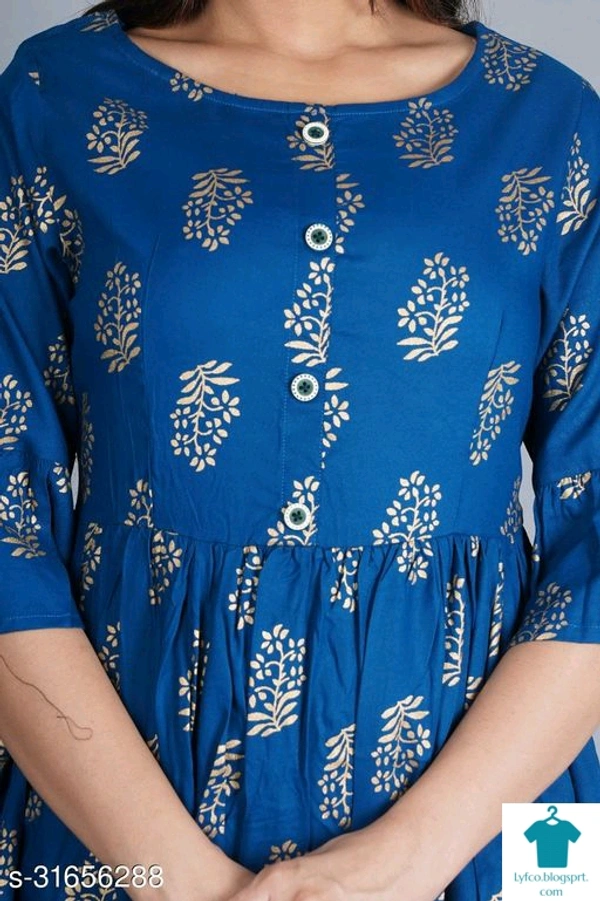 Product Name: *Comfy Fashionable Women Tops & Tunics*Fabric: RayonSleeve Length: Three-Quarter SleevesPattern: PrintedMultipack: 1 - size- S