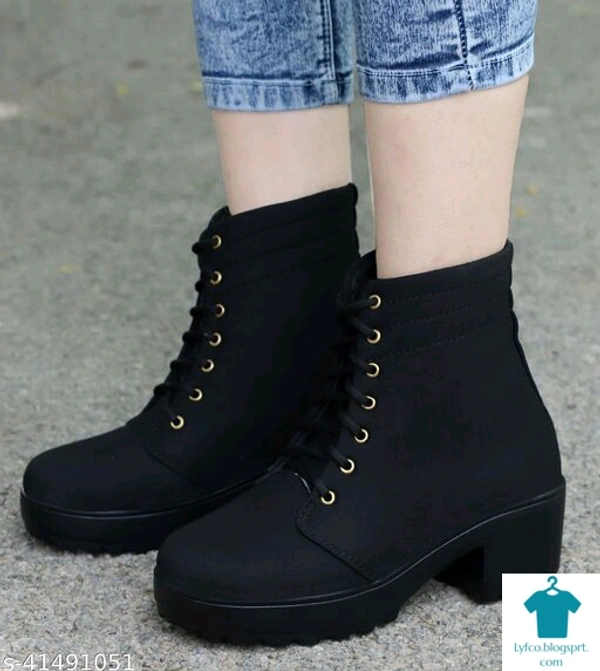 Product Name: *Colorful Women Boots*Material: Syntethic LeatherSole Material: PvcPattern: ColorblockedFastening & Back Detail: Lace-UpMultipack: 1 - IND-4