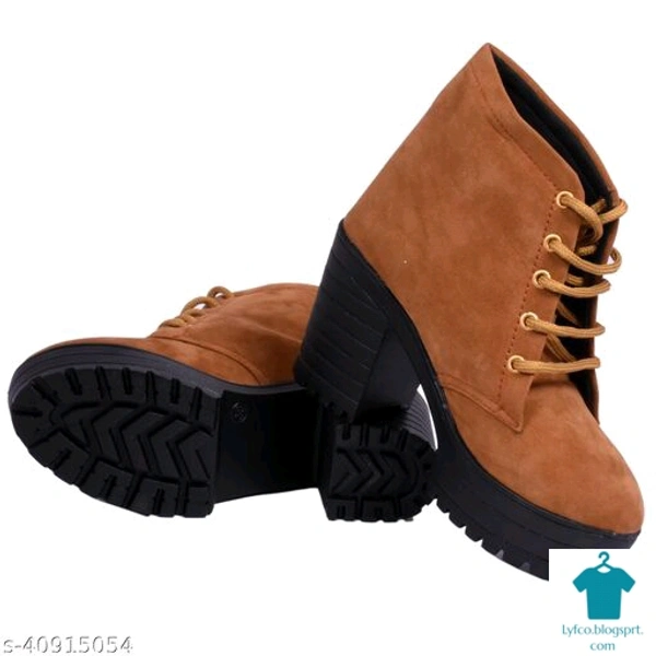 Product Name: *Attractive Women Boots*Material: SuedeSole Material: PvcPattern: Woven DesignFastening & Back Detail: Lace-UpMultipack: 1 - 8