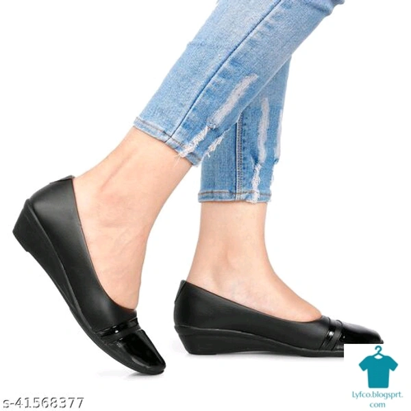 Product Name: *Denill Women Comfortable Slip-on bellies*Material: Syntethic LeatherSole Material: PuPattern: SolidFastening & Back Detail: Slip-OnMultipack:1 - IND-7