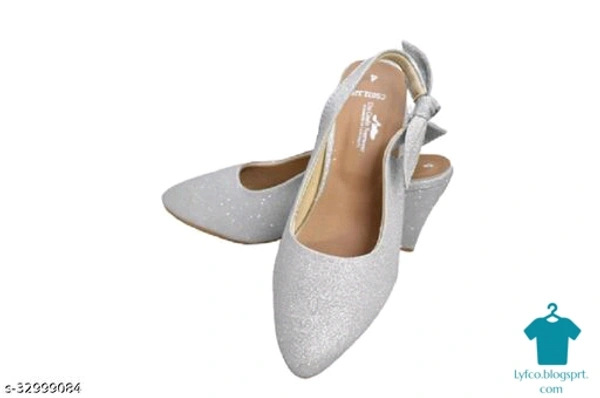 Product Name: *Ravishing Women Bellies & Ballerinas*Material: Syntethic LeatherSole Material: RubberPattern: SolidFastening & Back Detail: BackstrapMultipack: 1 - IND-5