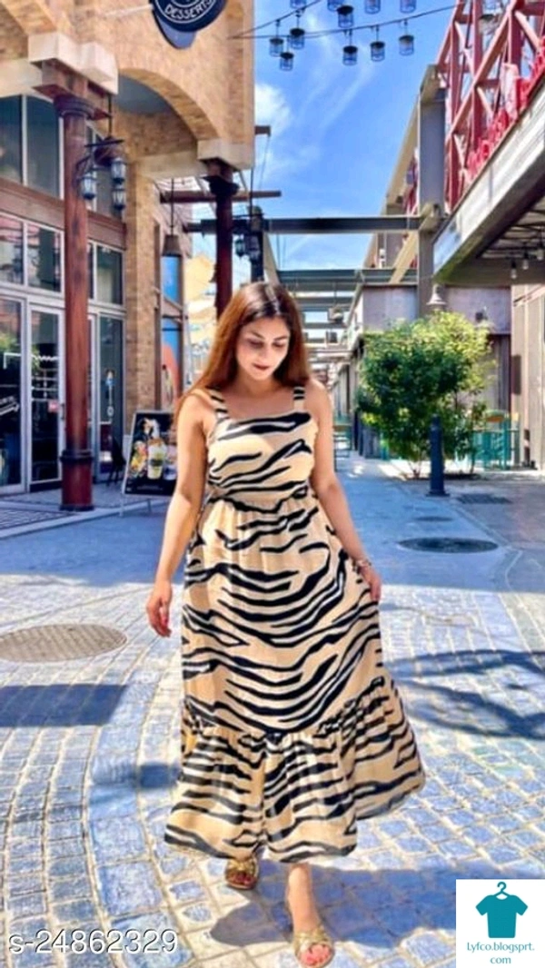Product Name: *Comfy Modern Women Dresses*Fabric: GeorgetteSleeve Length: SleevelessPattern: SolidMultipack: 1 - M