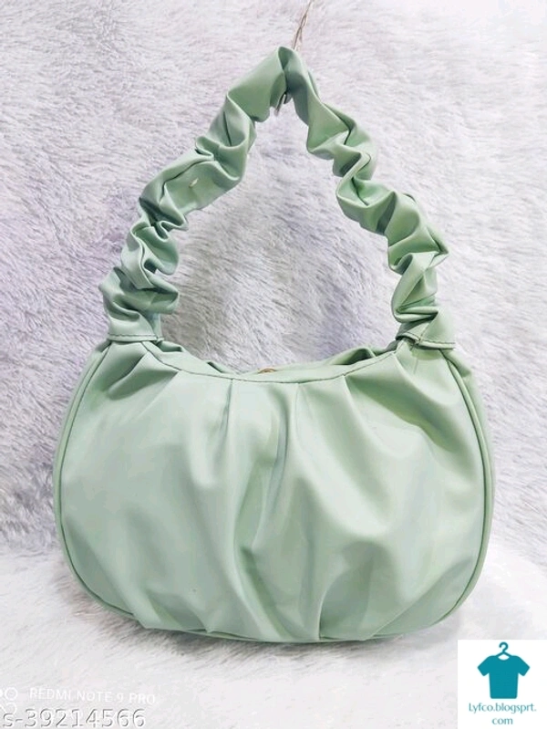 Catalog Name:*Voguish Alluring Women Slingbags*Material: PUNo. of Compartments: 2Pattern: SolidMultipack: 1 - Free size