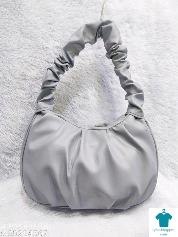 Catalog Name:*Voguish Alluring Women Slingbags*Material: PUNo. of Compartments: 2Pattern: SolidMultipack: 1 - Free size