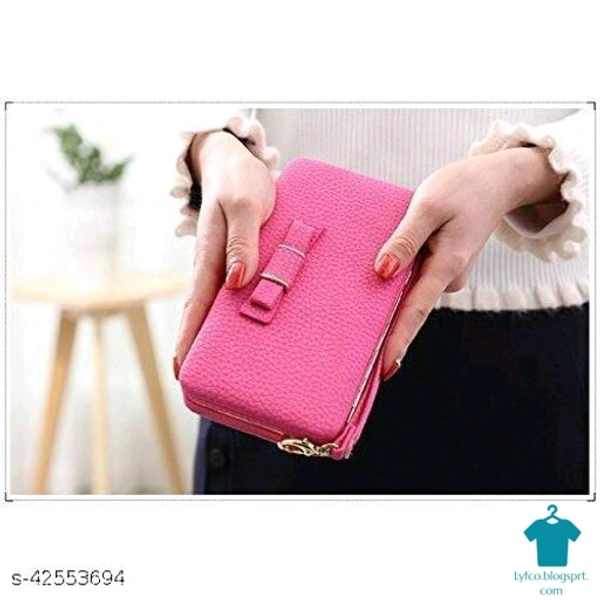 Catalog Name:*Fancy Modern Women Clutches*Material: Canvas & LeatherPattern: SolidMultipack: 1 - Free size