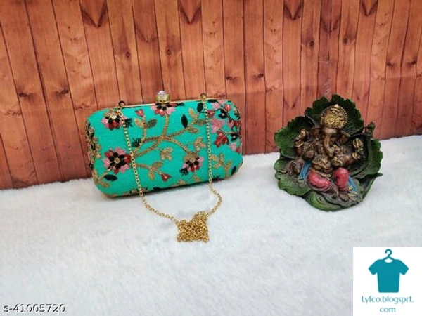 Catalog Name:*Fancy Trendy Women Clutches*Material: FabricNo. of Compartments: 1Pattern: EmbroideredMultipack: 1 - Free size