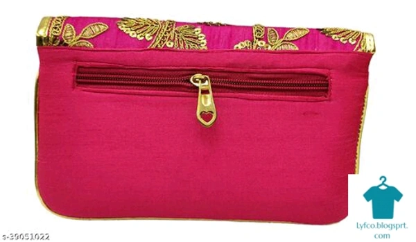 Catalog Name:*Styles Modern Women Clutches*Material: FabricNo. of Compartments: 1Pattern: EmbroideredMultipack: 1 - Free size