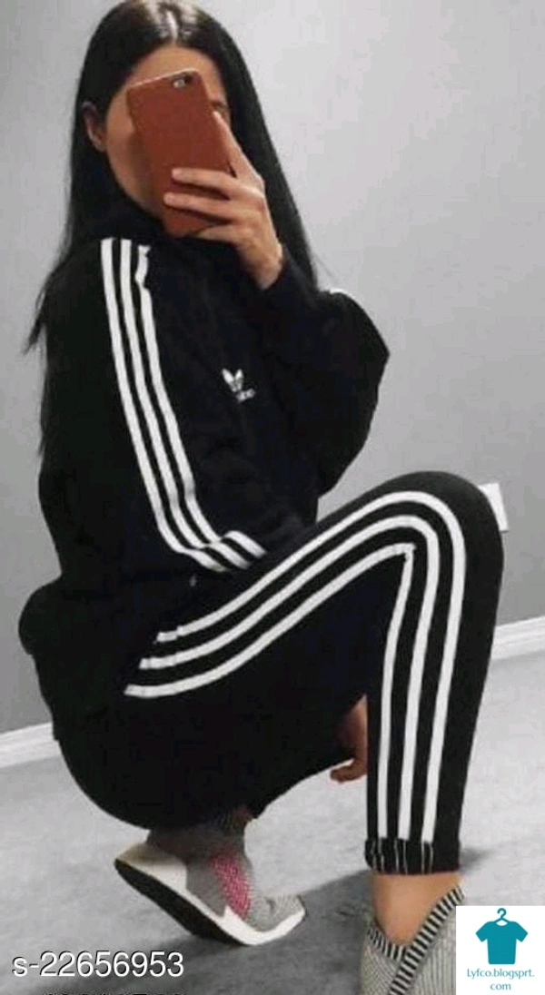 Catalog Name:*Trendy Women Nightsuits*Top Fabric: PolycottonBottom Fabric: PolycottonTop Type: Regular TopBottom Type: LeggingsSleeve Length: Long SleevesPattern: StripedMultipack: 1 - XXL