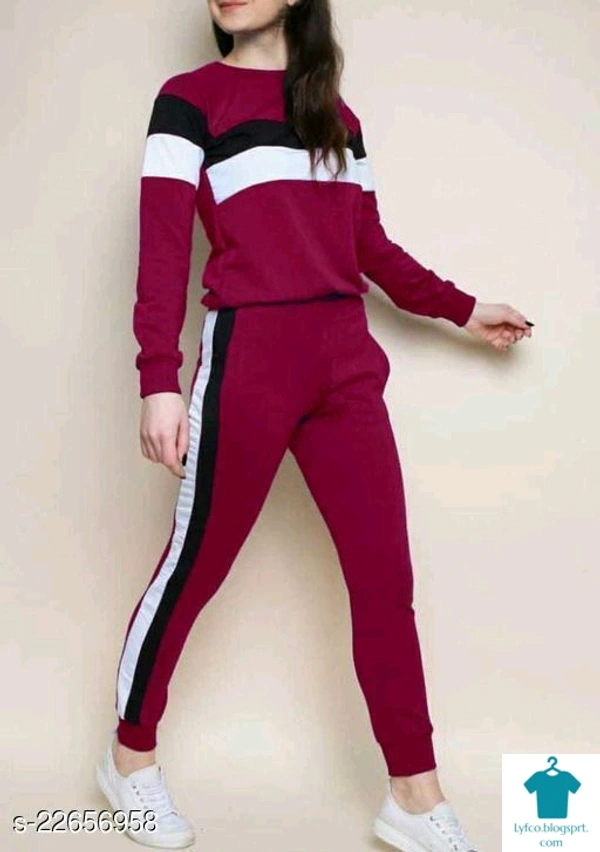 Catalog Name:*Trendy Women Nightsuits*Top Fabric: PolycottonBottom Fabric: PolycottonTop Type: Regular TopBottom Type: LeggingsSleeve Length: Long SleevesPattern: StripedMultipack: 1 - XL